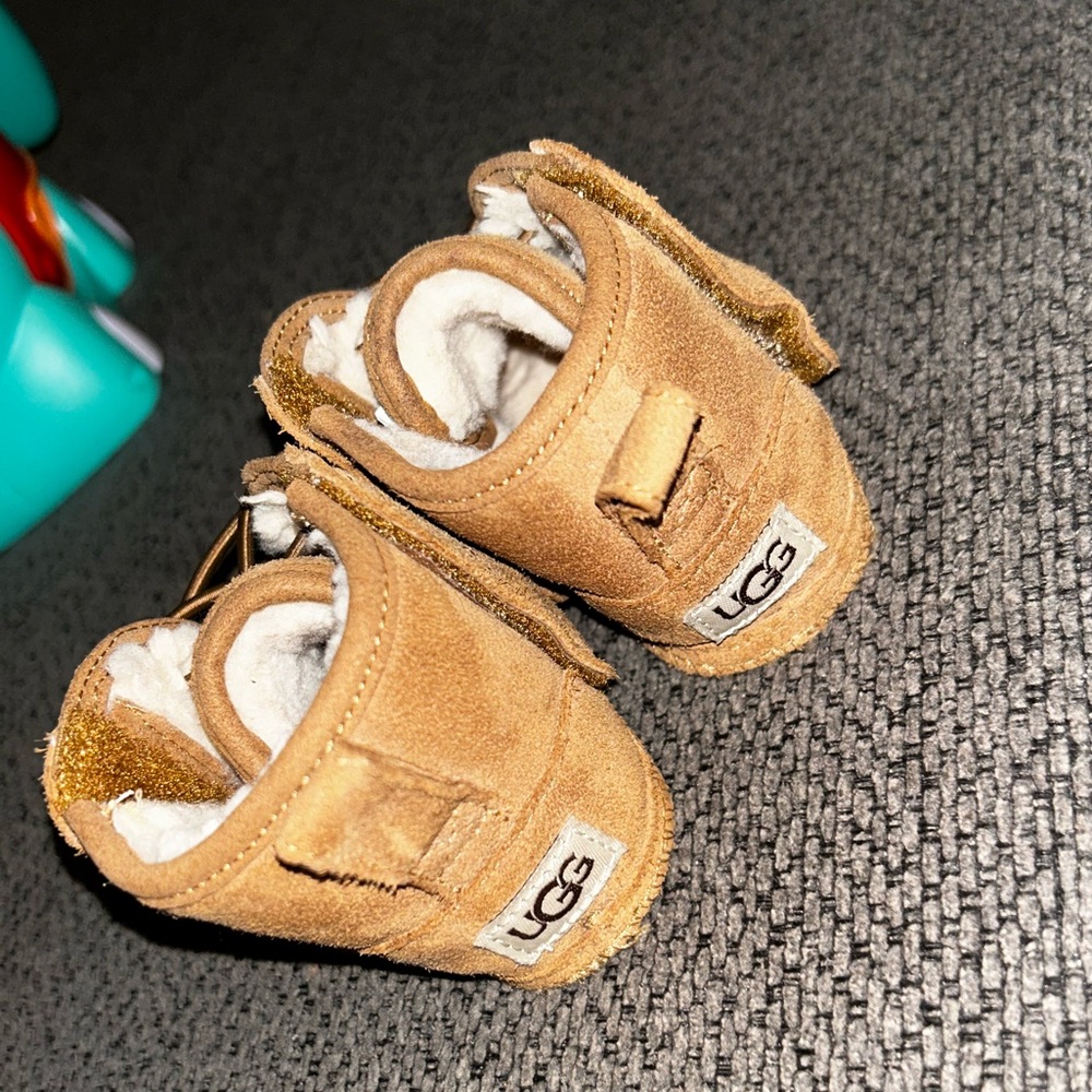 Uggs size 4/5C